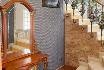 LONG TERM RENTAL. Spacious villa with 6 bedrooms for rent.