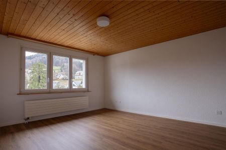 Schöne, helle Dachwohnung mit moderner Küche & Balkon - Photo 4