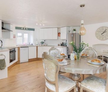 3 bedroom apartment to rent - Photo 4