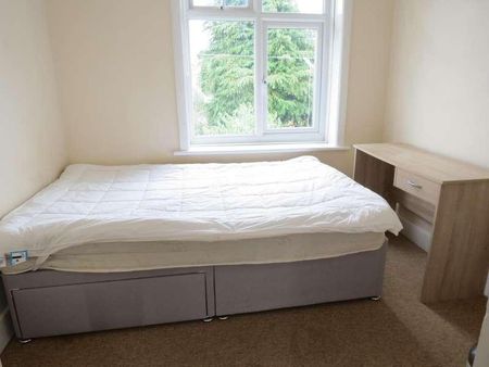 Bedroom Detached House In Winton, BH9 - Photo 3