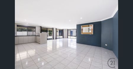 Large Family Home with side access, big backyard and powered workshop - Photo 3