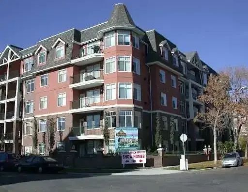 Luxury Condo in Erlton- near MNP Centre | 2320 Erlton St SW, Calgary - Photo 1