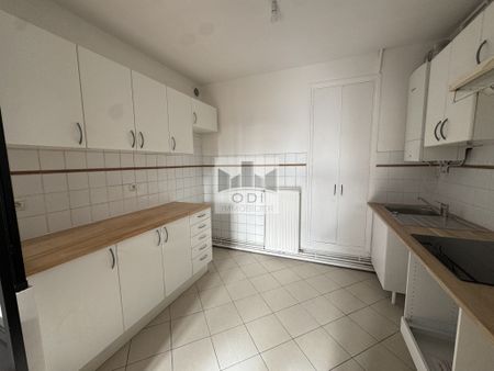 Location Appartement 4 pièces 63m² PARIS 15ème - Photo 3