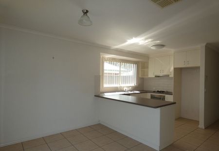 TOWNHOUSE GEM! - Photo 5