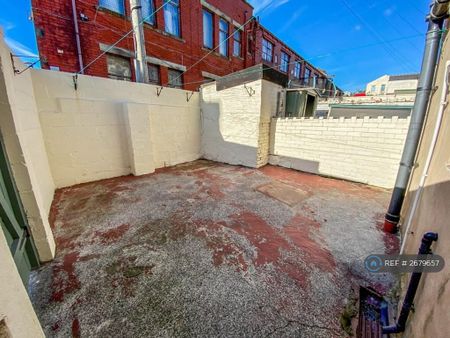 3 bedroom terraced house to rent - Photo 5