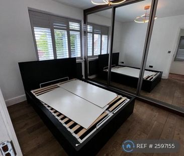 4 bedroom semi-detached house to rent - Photo 6