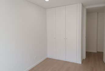 Fantástico Apartamento T2 para Arrendamento na Amadora