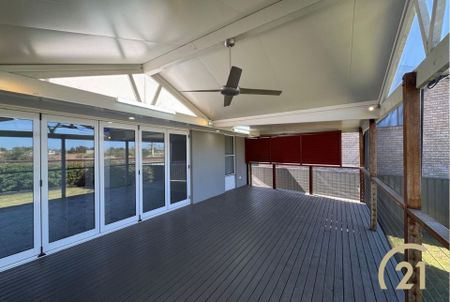 Modern 3 Bedroom Family Home! - Photo 5