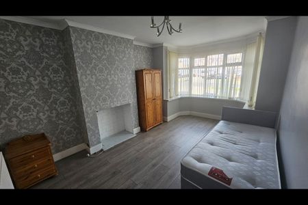 3 Bed Semi-Detached House, Bromford Road, B36 - Photo 5