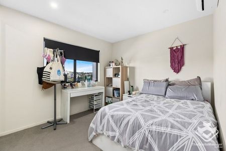 Modern Apartment in Prime Windsor Location - Photo 5