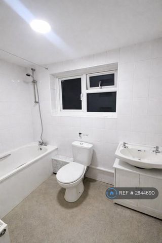 3 bedroom flat to rent - Photo 5