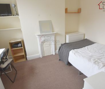 4 Bedroom Mid Terraced House - Photo 6