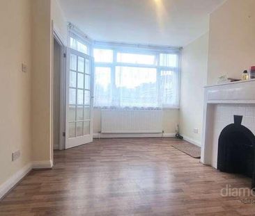 Saxon Avenue, Feltham, TW13 - Photo 4