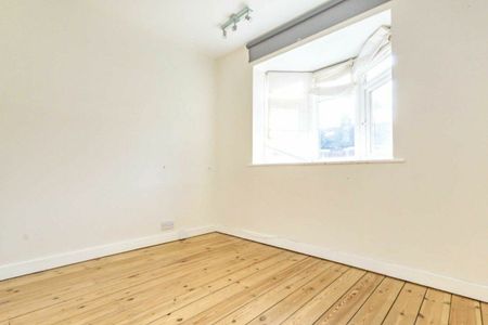 Webster Gardens, Ealing, W5 - Photo 2