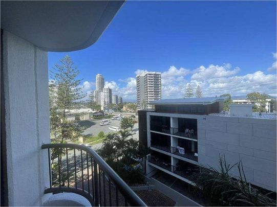 FURNISHED and Modern 2 Bedroom Unit @Surfers Paradise Gold Coast - Photo 1