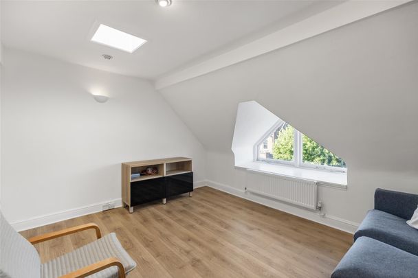Greencroft Gardens, South Hampstead, London - Photo 1