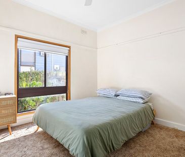 Charming, Low Maintenance Living in Golden Square - Photo 3