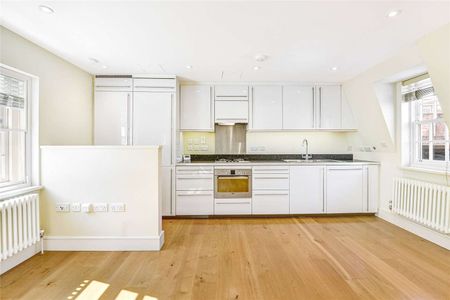 An unfurnished third floor property situated on one of London's prime Belgravia streets. - Photo 2