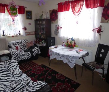 Sandhall Green, Pellon, Halifax, HX2 - Photo 1