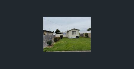 Lovely 3 Bedroom Home - Photo 4