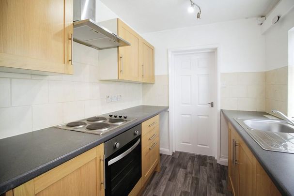 2 bedroom terraced house to rent - Photo 1