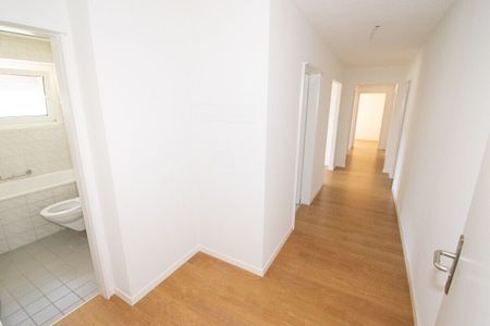 Spacieux appartement de 4.5 pièces au rez-de-chaussée - Photo 2