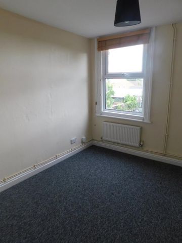 4 bedroom semi-detached house to rent - Photo 5