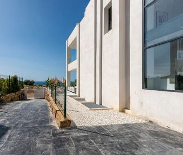 4 Bedroom Villa For Rent in San Roque, Cádiz - Photo 3