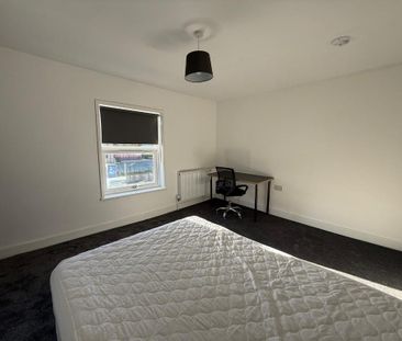 3 bedroom flat to rent - Photo 4