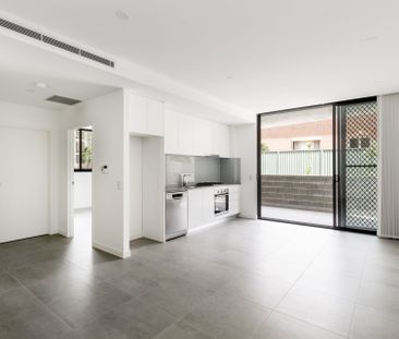 One Bedroom Apartment | High Ceilings, Ac & Parking! - Photo 2