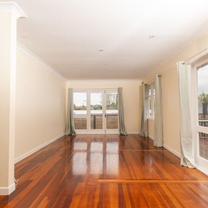 Character family home - Photo 1