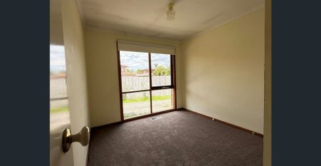 Neat and tidy Unit - Close to Monash University and Monash Medical Centre - brand new carpets - Photo 3