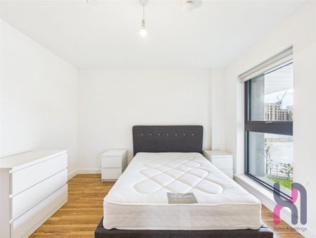 3 bedroom flat to rent - Photo 5