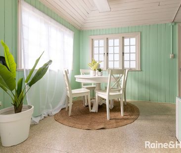 Spacious & Charming 4-Bedroom Home in Convenient Auchenflower! - Photo 4