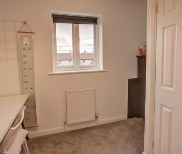 3 bedroom semi-detached house to rent - Photo 6