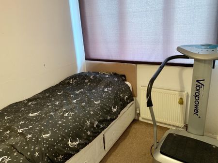 Lingfield Approach, Leeds - Photo 2