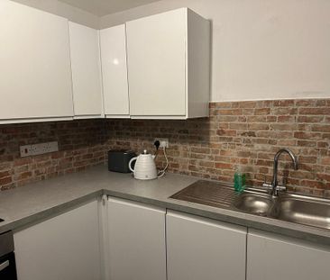 1 bedroom in a house share to rent - Photo 5