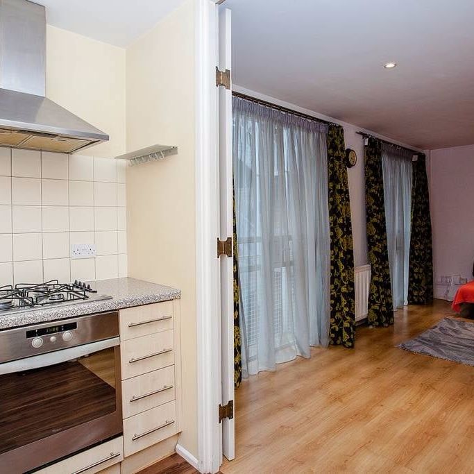 2 Bed Flat, Grafton Road, NW5 - Photo 1