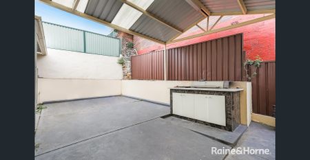 SPACIOUS & COMFORTABLE LIVING IN A CONVENIENT LOCATION! - Photo 5