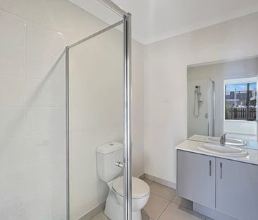 🏡 3-Bedroom Townhouse - Photo 6
