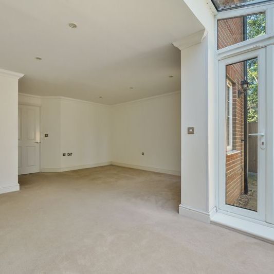 Lark Rise, Liphook, Hampshire, GU30 - Photo 1