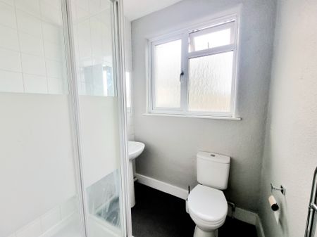 The Broadway, NW7 3LN, Mill Hill - Photo 5