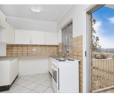 Bright & Comfortable Unit in a Quiet Ambarvale Pocket - Photo 3