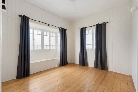 Character-Filled Queenslander - Photo 2