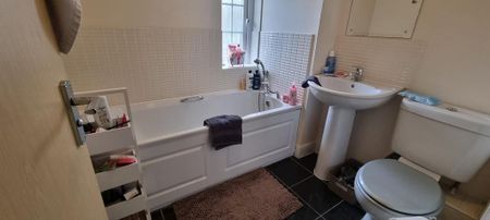 2 bedroom semi-detached house to rent - Photo 4