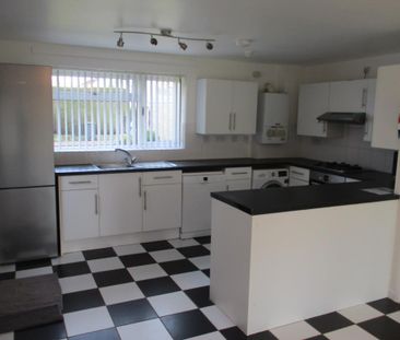 4 bedroom detached house to rent - Photo 6