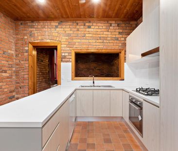 Renovated, Double Story Victorian - Photo 5