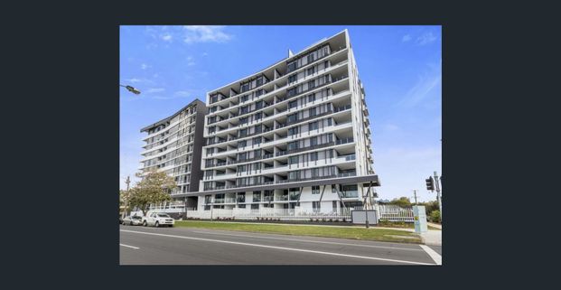 Light, Spacious & Stylish One-Bedroom Unit in Prime Location - Photo 1