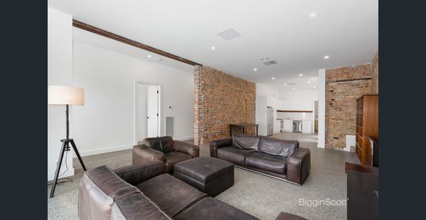 RENOVATED AND FURNISHED, 3 BEDROOM URBAN CONVERSION IN RICHMOND! - Photo 1