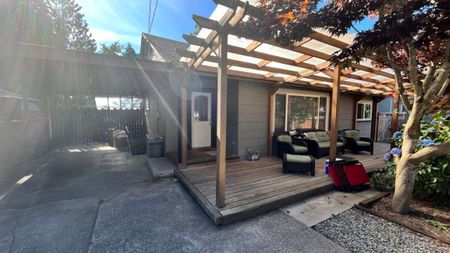 Charming Rancher With Basement - Photo 4